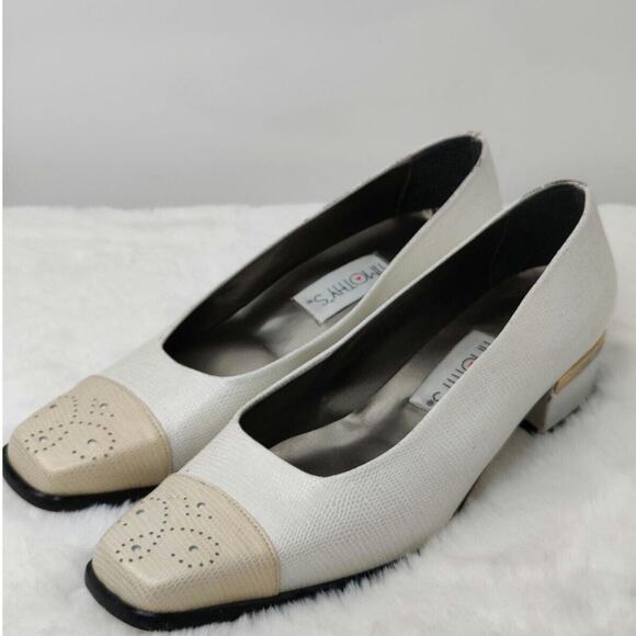 Vintage white cream Timothy cap Toe Kitten Heels Sz 8.5 - Picture 3 of 9
